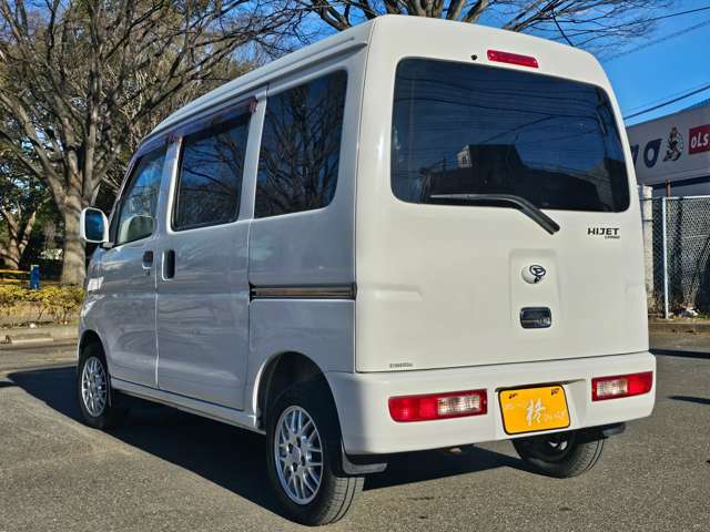 Daihatsu Hijet Cargo 8