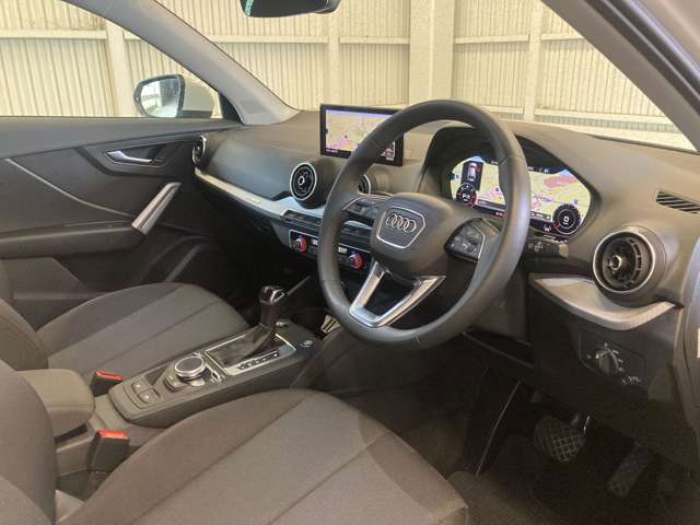Audi Q2 8