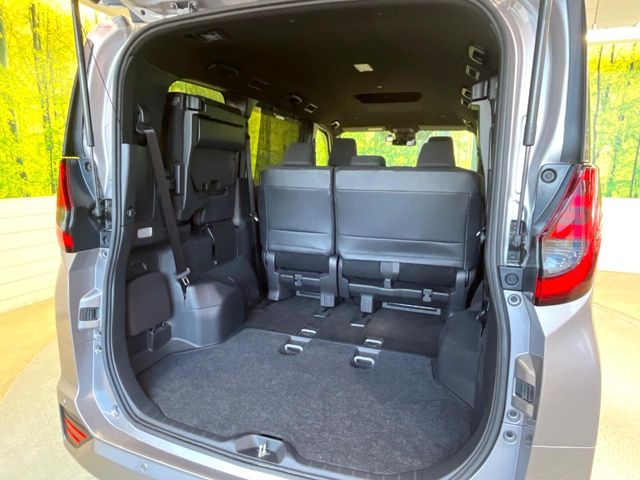 Toyota Noah 11