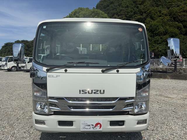 Isuzu Elf 2