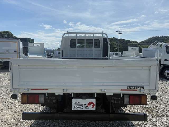 Isuzu Elf 7