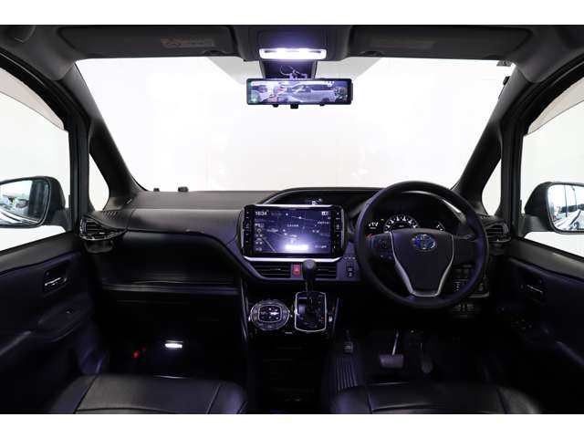 Toyota Voxy 9