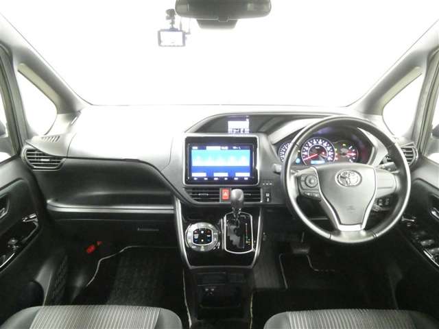 Toyota Voxy 12