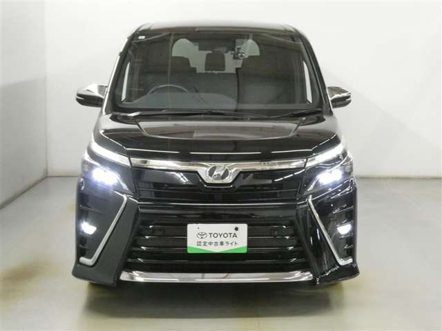 Toyota Voxy 3