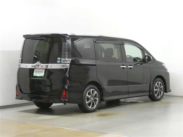 Toyota Voxy 5
