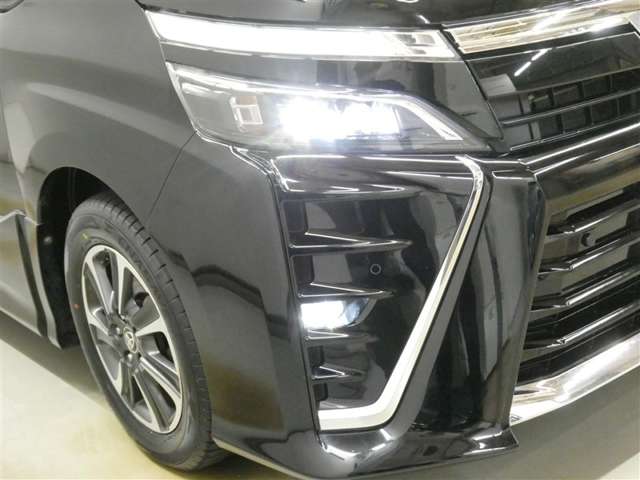 Toyota Voxy 9