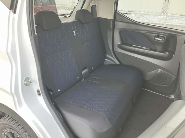 Mitsubishi eK X 7