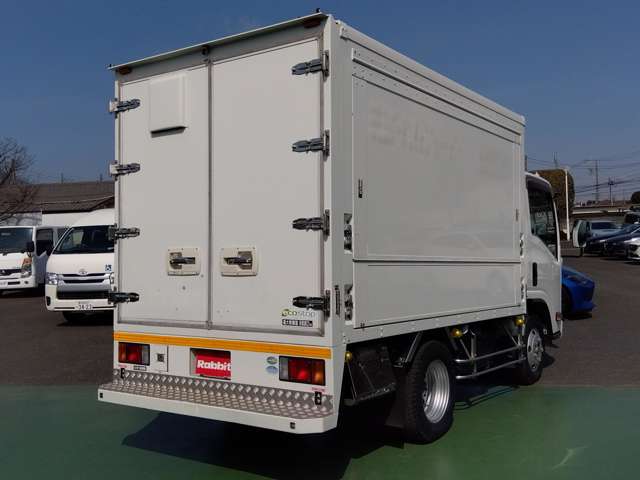 Isuzu Elf 8