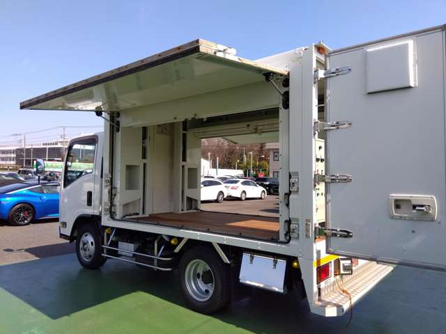 Isuzu Elf 10