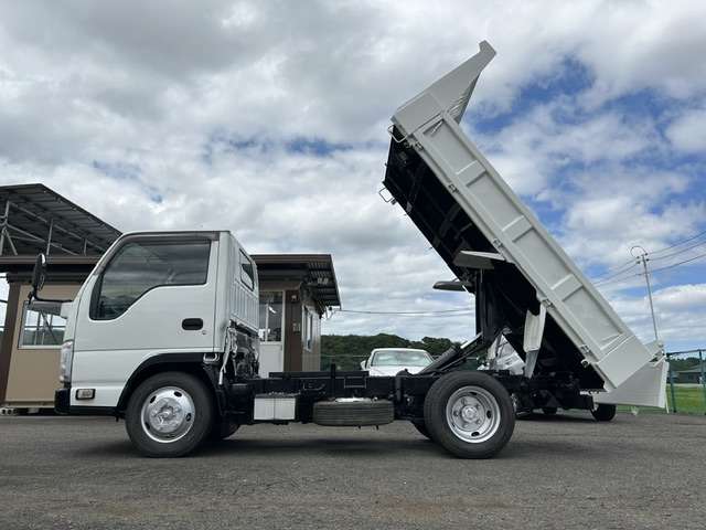Isuzu Elf 7
