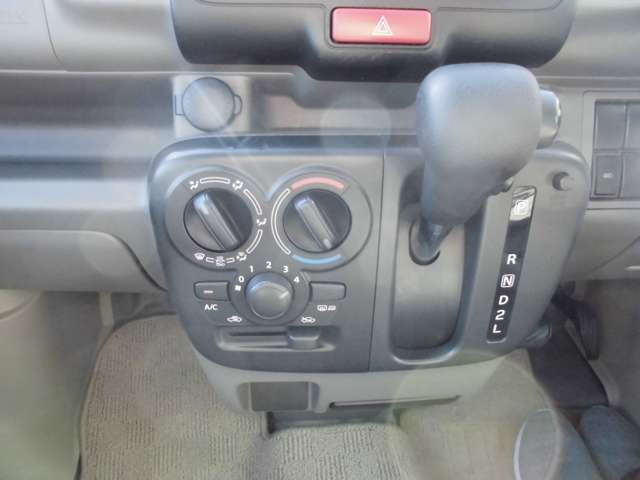 Nissan NV100 Clipper 10