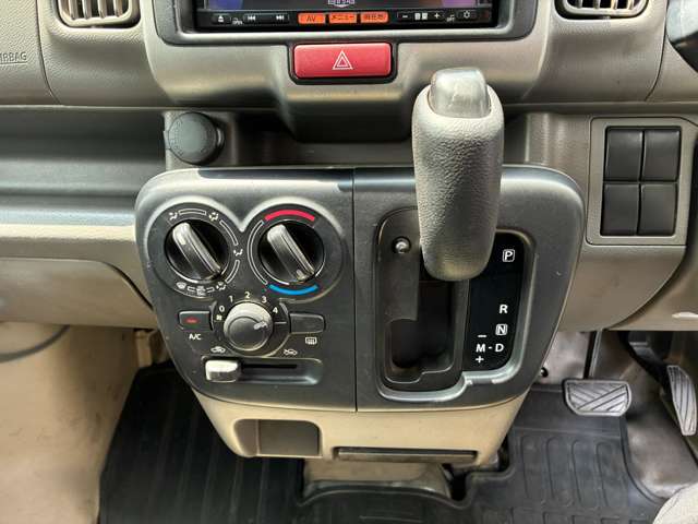 Nissan NV100 Clipper 11