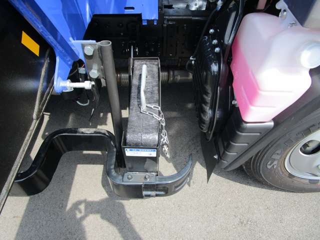 Mitsubishi Fuso Canter 9