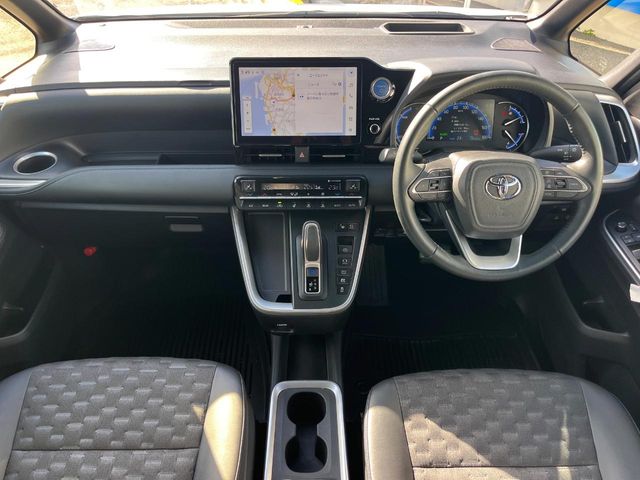 Toyota Voxy 2