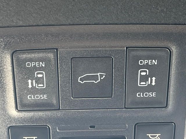 Toyota Voxy 6