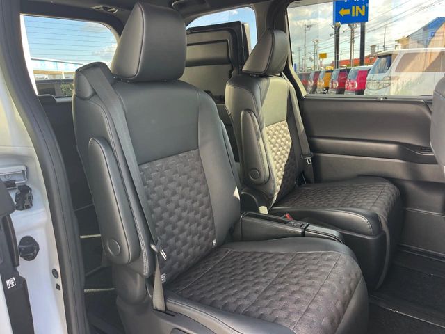 Toyota Voxy 10
