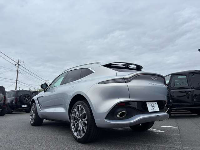 Aston Martin DBX 3