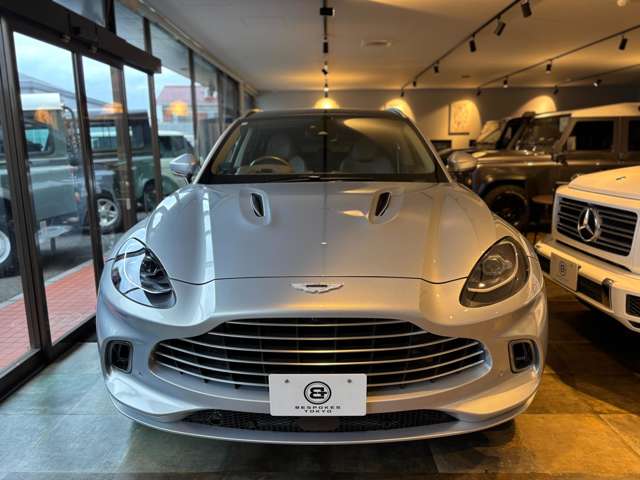 Aston Martin DBX 5