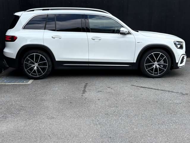 Mercedes-Benz GLB 4
