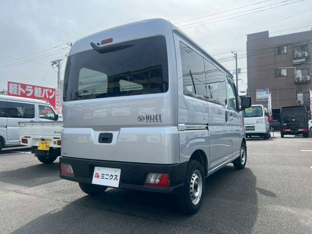 Daihatsu Hijet Cargo 5