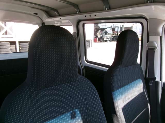Daihatsu Hijet Cargo 12