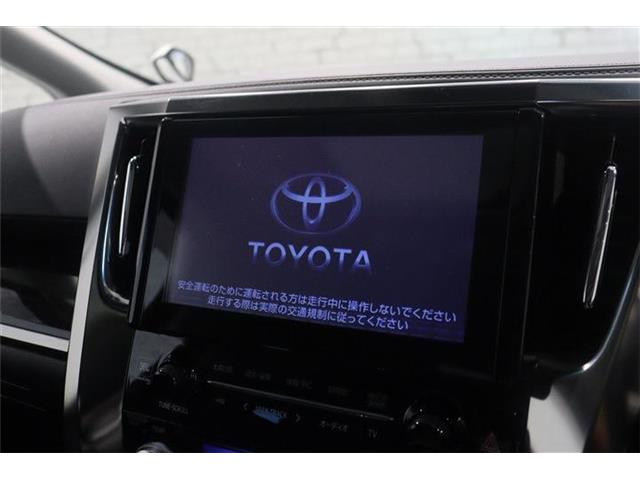 Toyota Alphard 4