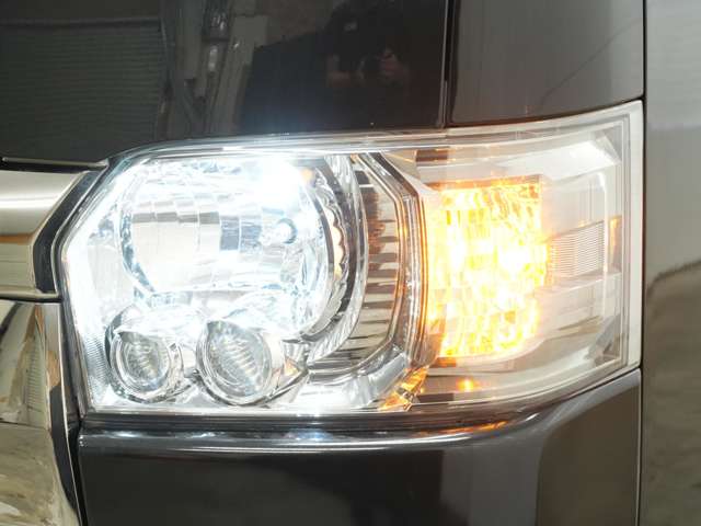 Toyota Hiace Van 12
