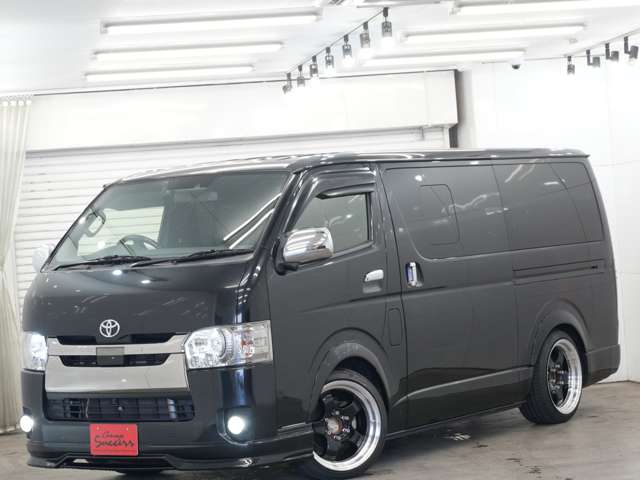 Toyota Hiace Van 5