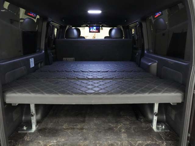 Toyota Hiace Van 7