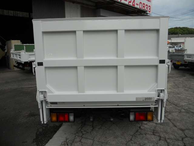 Isuzu Elf 8