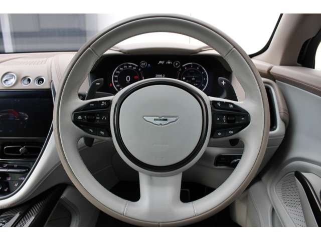 Aston Martin DBX 11