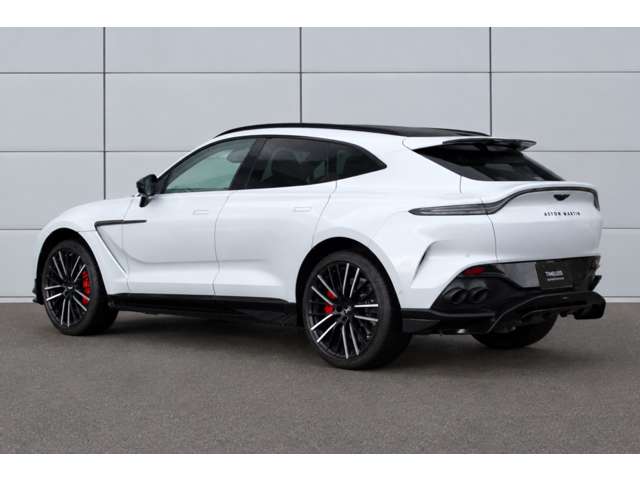 Aston Martin DBX 3