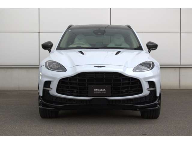 Aston Martin DBX 4