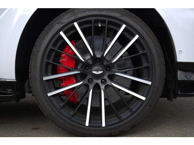 Aston Martin DBX 7