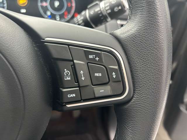 Jaguar E-Pace 12