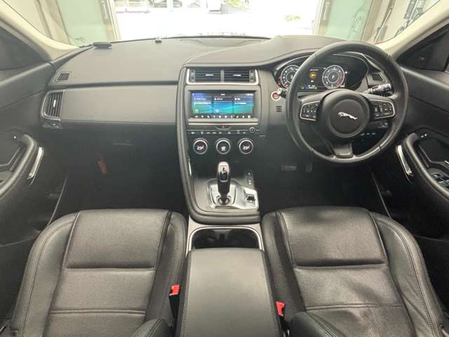 Jaguar E-Pace 3
