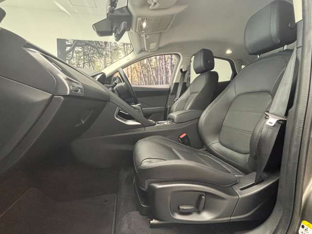 Jaguar E-Pace 5