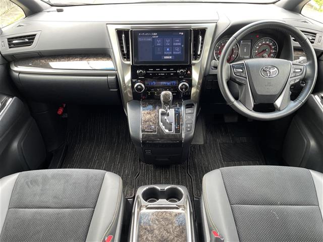 Toyota Alphard 3