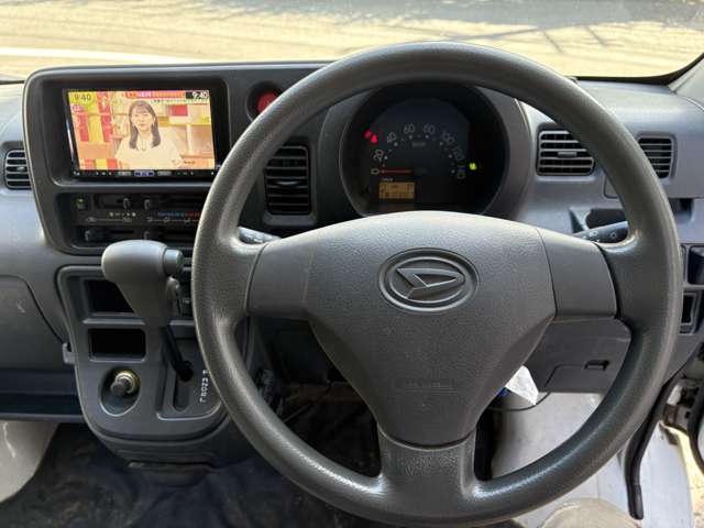 Daihatsu Hijet Cargo 12