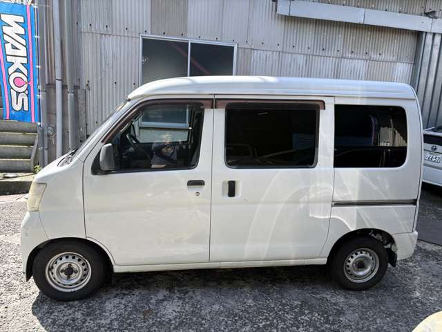 Daihatsu Hijet Cargo 4