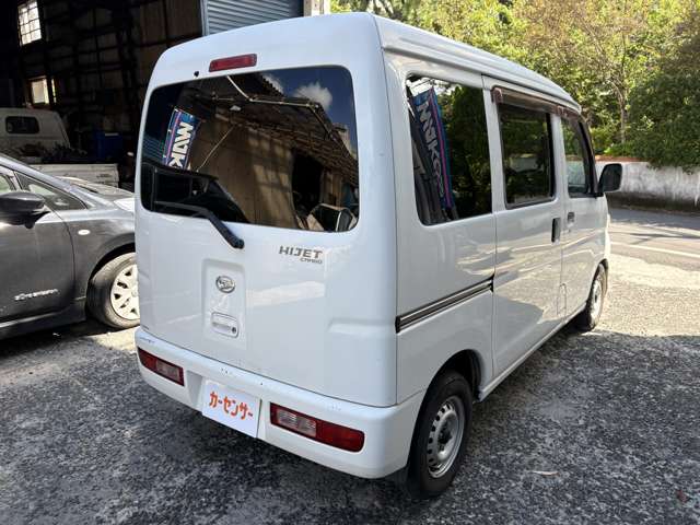 Daihatsu Hijet Cargo 7