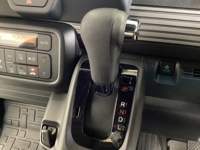 Honda N-VAN 8