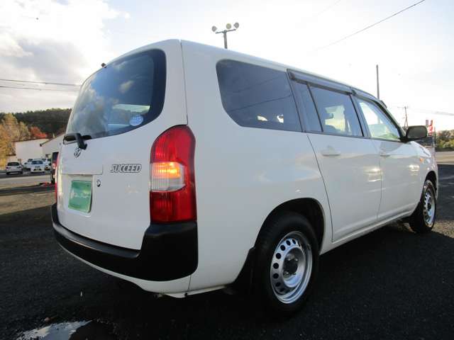 Toyota Succeed Van 8