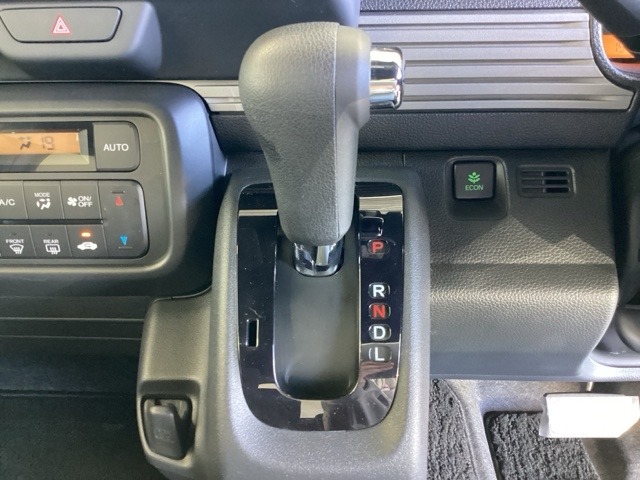 Honda N-VAN 12