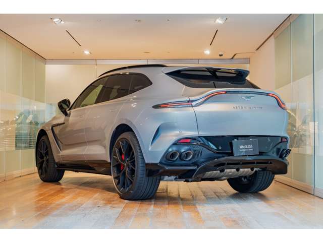Aston Martin DBX 5