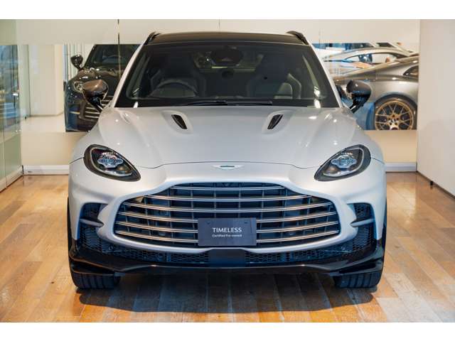 Aston Martin DBX 6