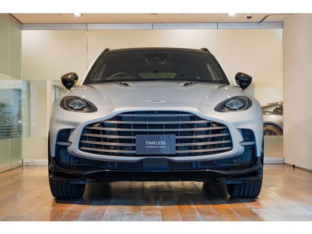 Aston Martin DBX 7