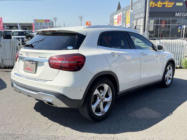 Mercedes-Benz GLA-Class 6