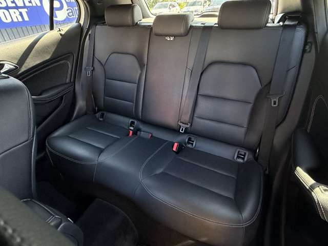 Mercedes-Benz GLA-Class 10