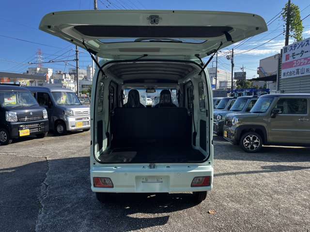Daihatsu Hijet Cargo 12